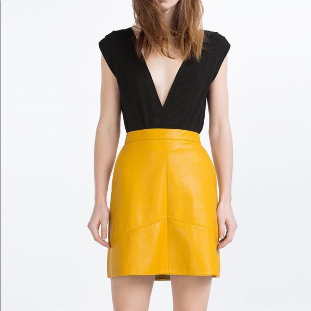 Zara Basic Faux Leather A-Line Mini Skirt Stitching Detail Mustard Yellow